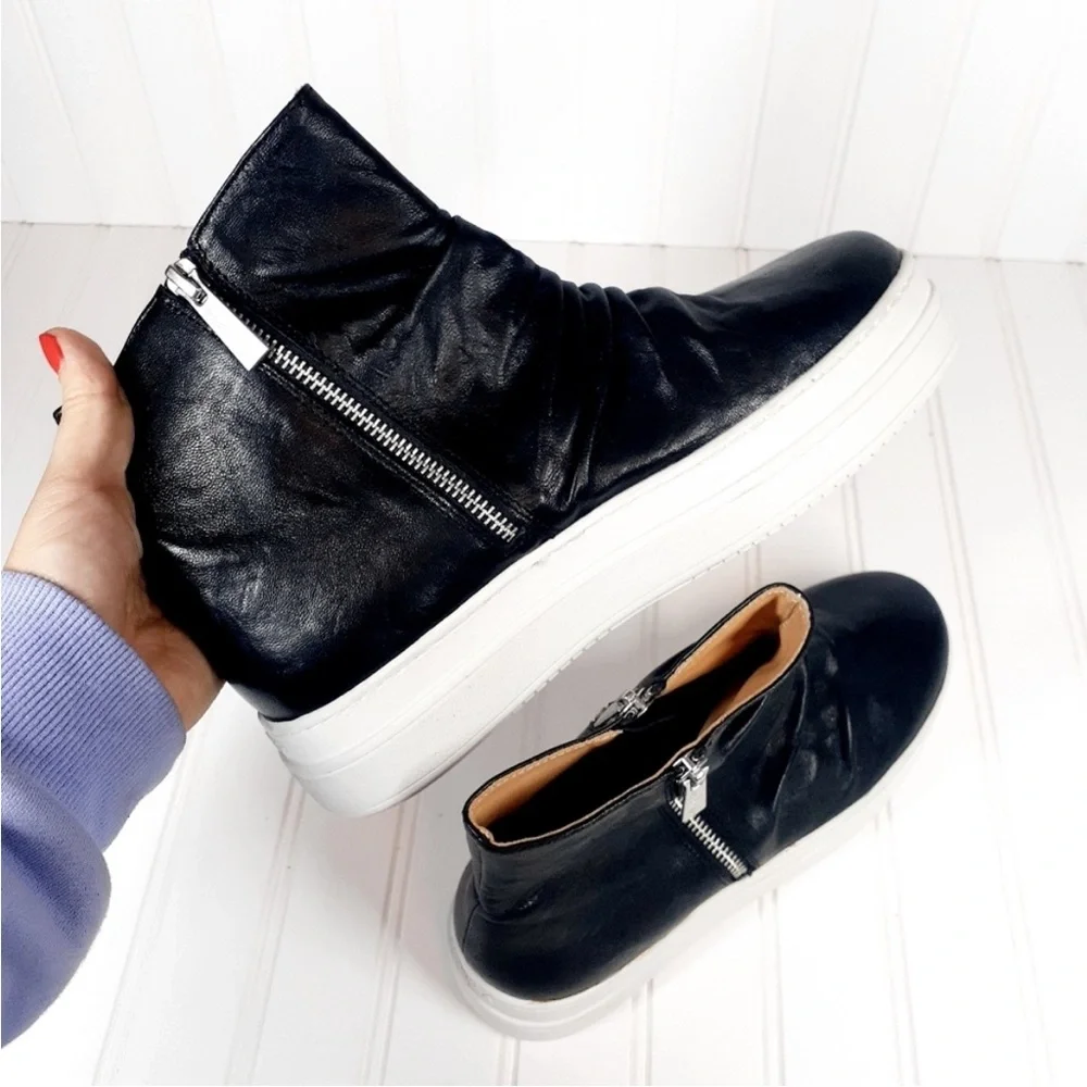 NWOB • J/SLIDES “Tina” Leather Waterproof Platform Sneaker Bootie • Women’s 7.5